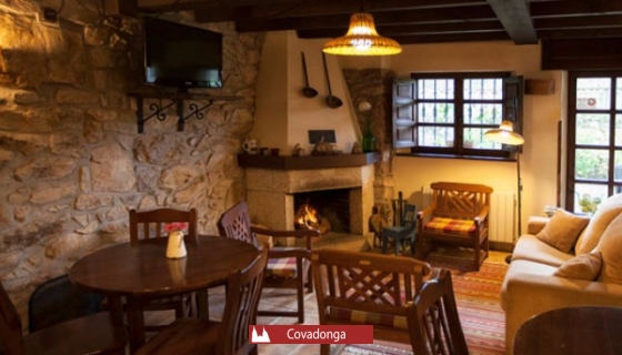 salon-chimenea-casa-aspron